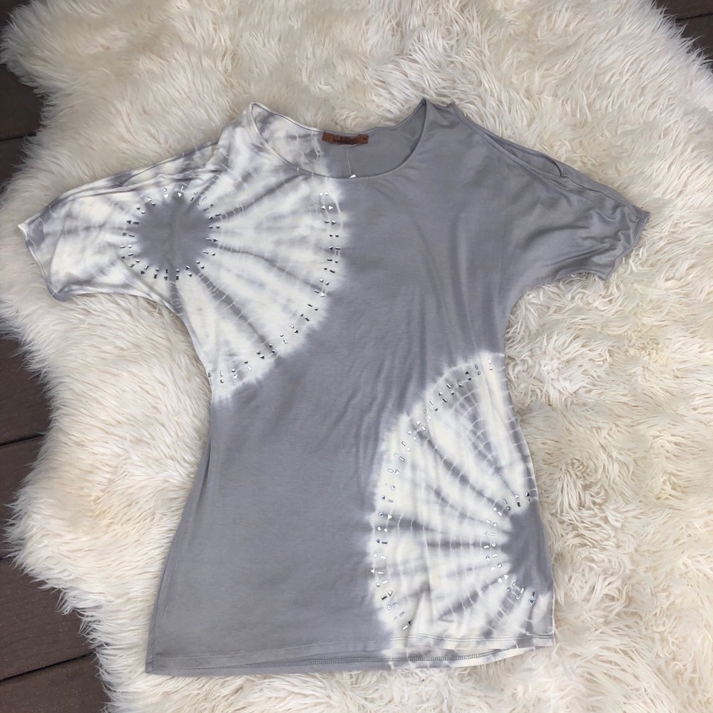 Belldini shoulder cut out tie dye tunic. Sz.M new